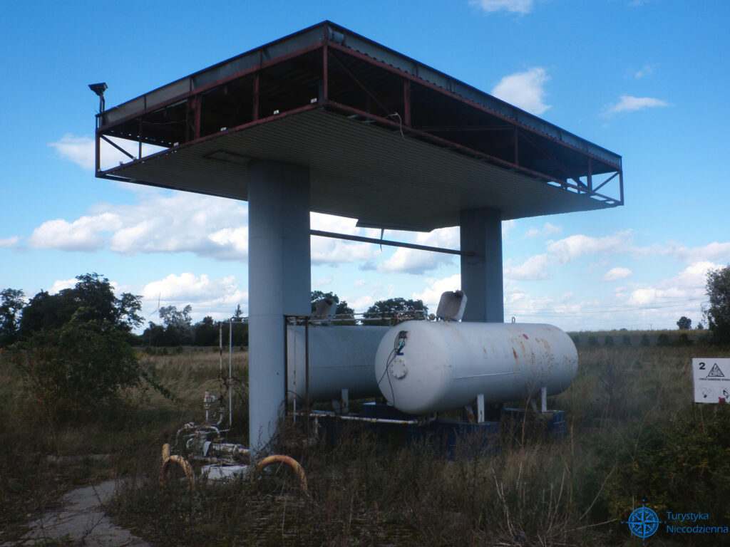 Opuszczona stacja paliw